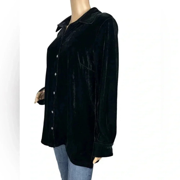 Croft And Barrow Black Velvet Plush Long Sleeved Collared Button Up Women Size M - Picture 2 of 10